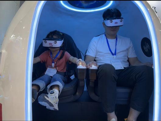 楽しい宇宙カプセル 2席VR映画シミュレーター 独占的な360°回転カプセル 双画面制御 20+スペシャルゲーム DPVRメガネ&マルチエフェクト