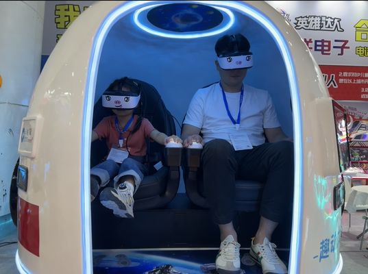 楽しい宇宙カプセル 2席VR映画シミュレーター 独占的な360°回転カプセル 双画面制御 20+スペシャルゲーム DPVRメガネ&マルチエフェクト