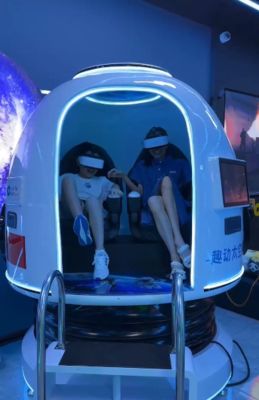 楽しい宇宙カプセル 2席VR映画シミュレーター 独占的な360°回転カプセル 双画面制御 20+スペシャルゲーム DPVRメガネ&マルチエフェクト